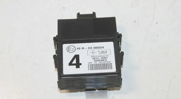Toyota Avensis T270 Door control unit/module 8974105081