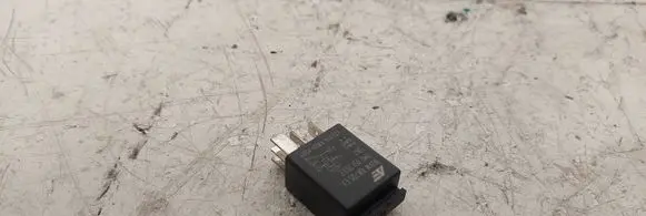 Volkswagen PASSAT B6 Other relay 7M0951253C 95VW10K705EA V23374A1001X007