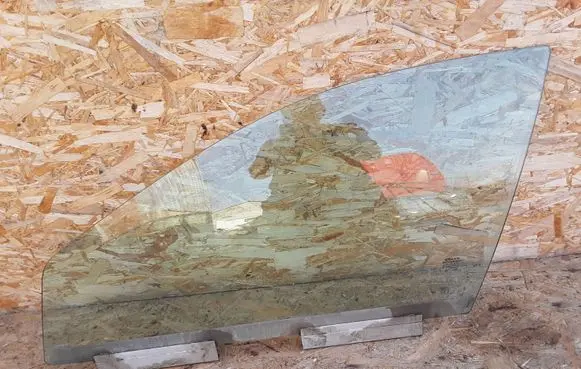 Volvo S60 Front door window glass four-door E243R001106