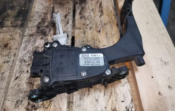 Volkswagen Golf IV Accelerator throttle pedal 6Q1721503B