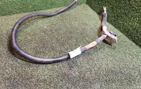 Positive cable (battery)