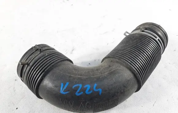 Volkswagen Scirocco Air intake hose/pipe 1K0129684T