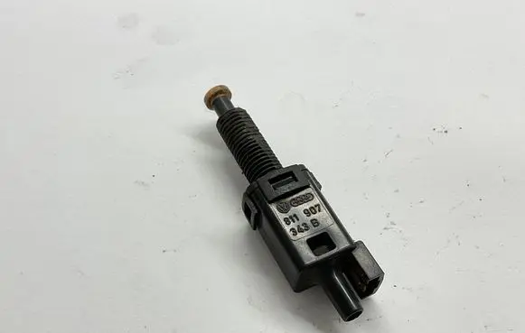 Audi A6 S6 C4 4A Clutch pedal sensor 811907343