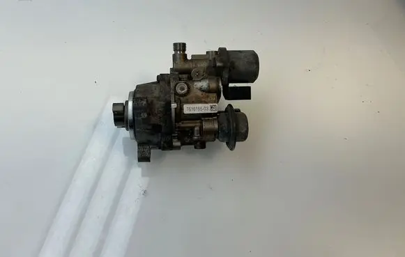 BMW 5 E60 E61 Fuel injection high pressure pump 7616195