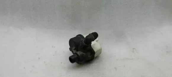 Jaguar XK - XKR Breather valve C2C39518