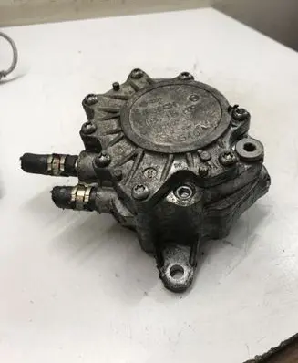 Volkswagen Touran I Vacuum pump 03G145209