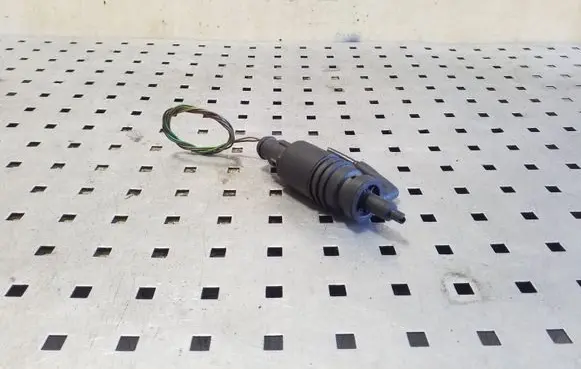 Audi 80 90 S2 B4 Windscreen/windshield washer pump 17010