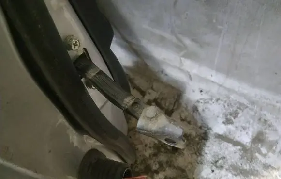 Front door check strap stopper