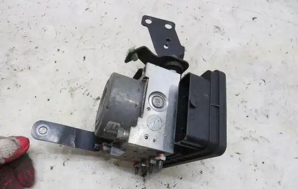 Mitsubishi Outlander ABS Pump 4670B231