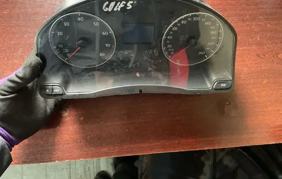 Volkswagen Golf V Speedometer (instrument cluster) 1K0920861A