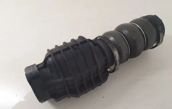 Peugeot 508 Intercooler hose/pipe 9687261180