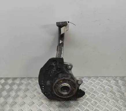 Mercedes-Benz C W205 Front wheel hub A0004213520 A2052100