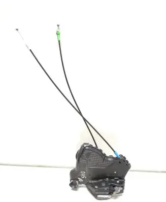 Toyota Auris E180 Front door lock A084219