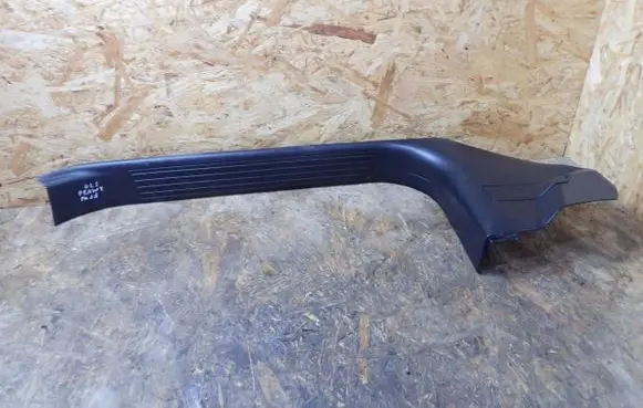 Mercedes-Benz GL X166 Front sill trim cover A1666870282