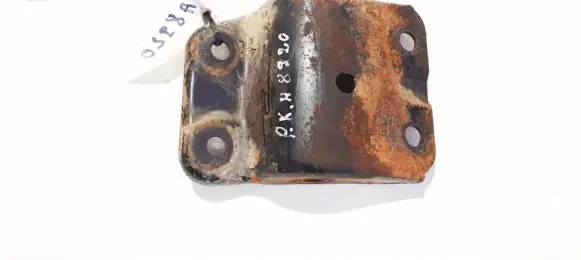 Nissan Primera Engine mounting bracket