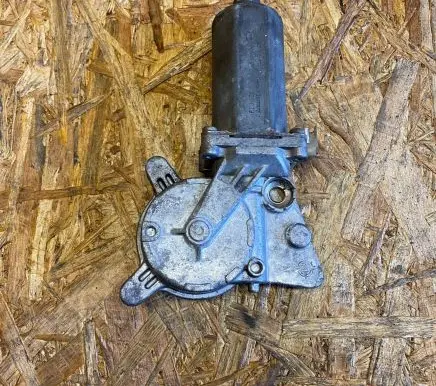 Mercedes-Benz C W202 Front door window regulator motor 193028100