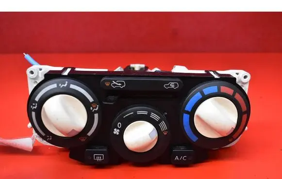 Nissan Micra Climate control unit F667193