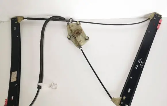 Front window lifting mechanism without motor
