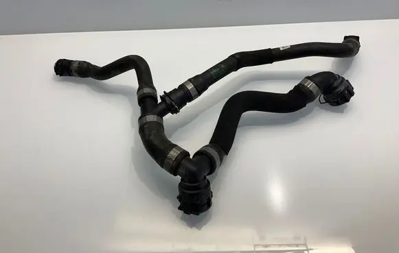 Engine coolant pipe/hose