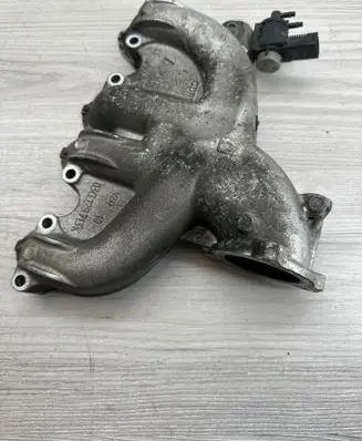Volkswagen PASSAT B6 Intake manifold 03G129713K