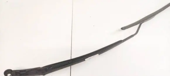 Toyota RAV 4 (XA20) Front wiper blade arm