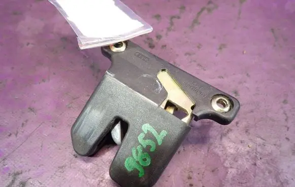 Audi A4 S4 B5 8D Tailgate/trunk/boot lock/catch/latch 
