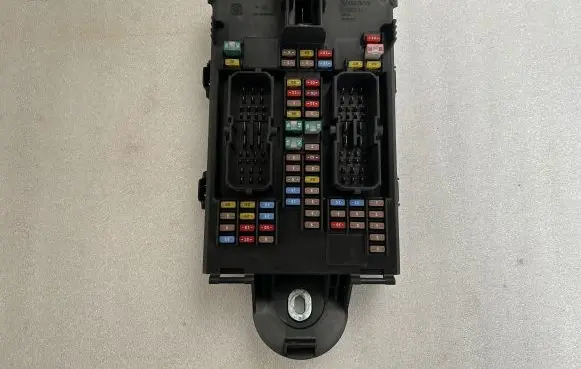 Volvo XC90 Fuse module 32209198