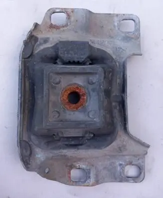Ford C-MAX I Engine mount bracket 3M517M121