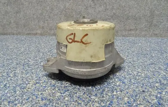 Mercedes-Benz GLC X253 C253 Engine mount bracket A2532400900