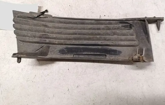 Toyota Avensis Verso Front bumper lower grill 5212844060 1F5U