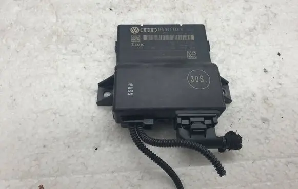 Audi A6 S6 C6 4F Gateway control module 4F0907468N