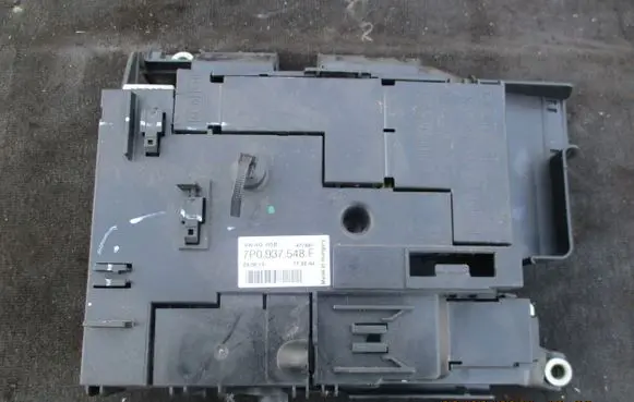 Volkswagen Touareg II Fuse module 7P0937548F
