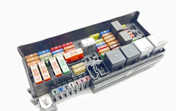 Mercedes-Benz ML W164 Fuse module A1645402372