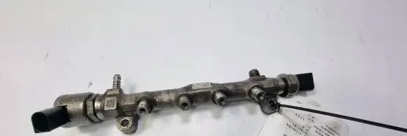 Volkswagen PASSAT B8 Fuel pressure sensor O4L130764C