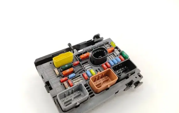 Citroen C5 Fuse module 9667044980