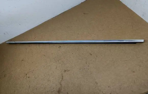Volkswagen PASSAT B7 USA Front door glass trim molding 