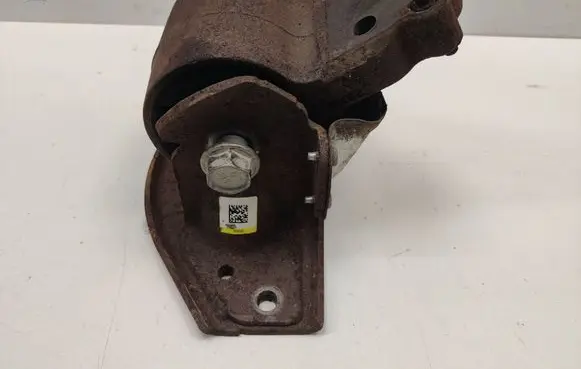Engine mount bracket