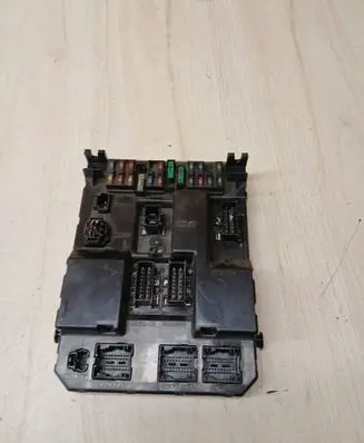 Peugeot 307 Fuse module 9651196980 9651197680 00117367050603