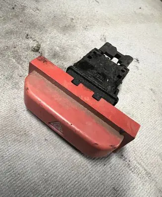 Nissan X-Trail T30 Hazard light switch 06016 NILES06016