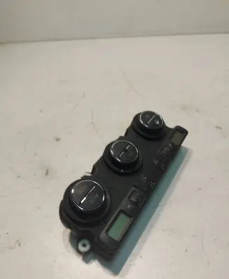 Volkswagen Touran I Climate control unit 