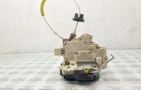 Audi A4 S4 B7 8E 8H Front door lock 8E0839015AA