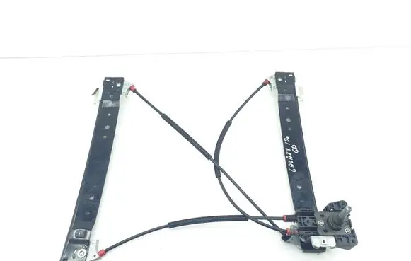 Rear door manual window regulator