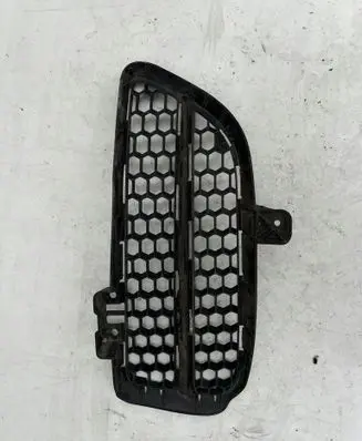 Volkswagen Touareg II Front bumper lower grill