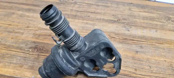 BMW 3 E46 Air intake duct part 7510317