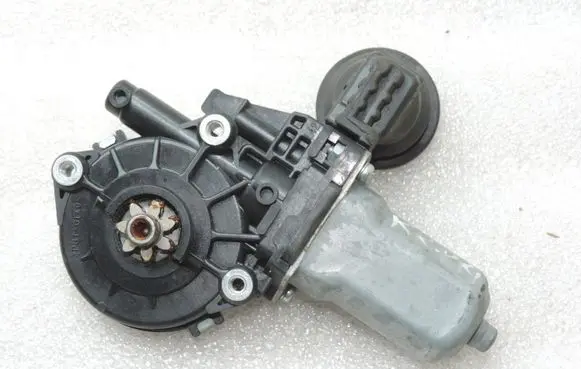 Toyota Yaris Front door window regulator motor 857200D120 698200D300