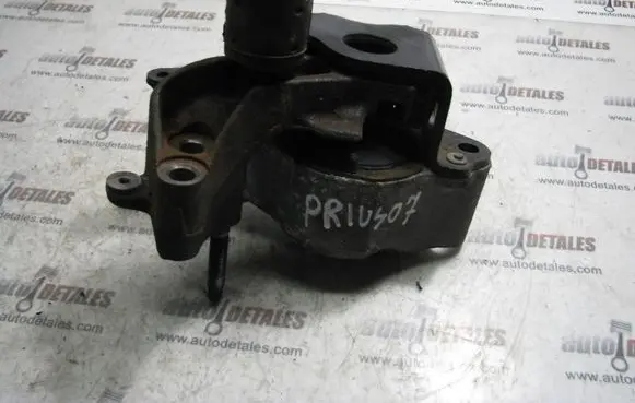 Toyota Prius (XW20) Engine mount bracket
