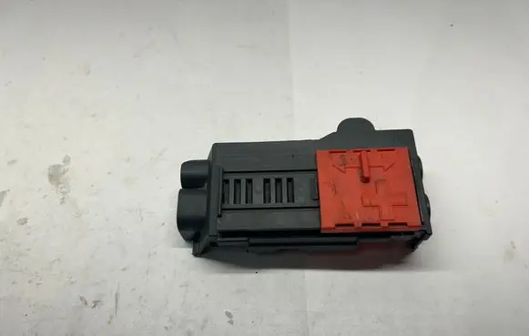 Mercedes-Benz GL X166 Fuse box cover A1665450403