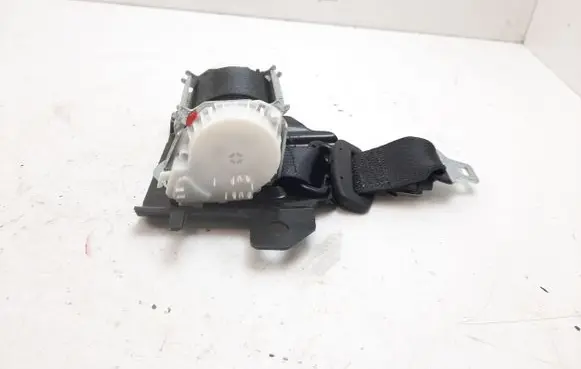 Middle seatbelt (rear)