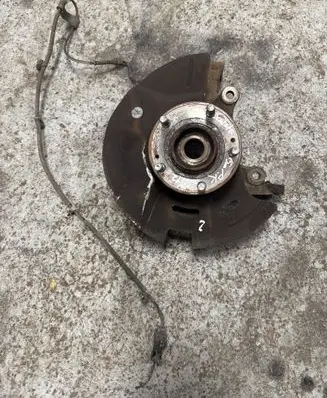 Front wheel hub