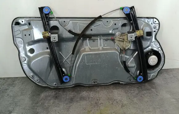 Volkswagen Polo IV 9N3 Front door window regulator with motor 